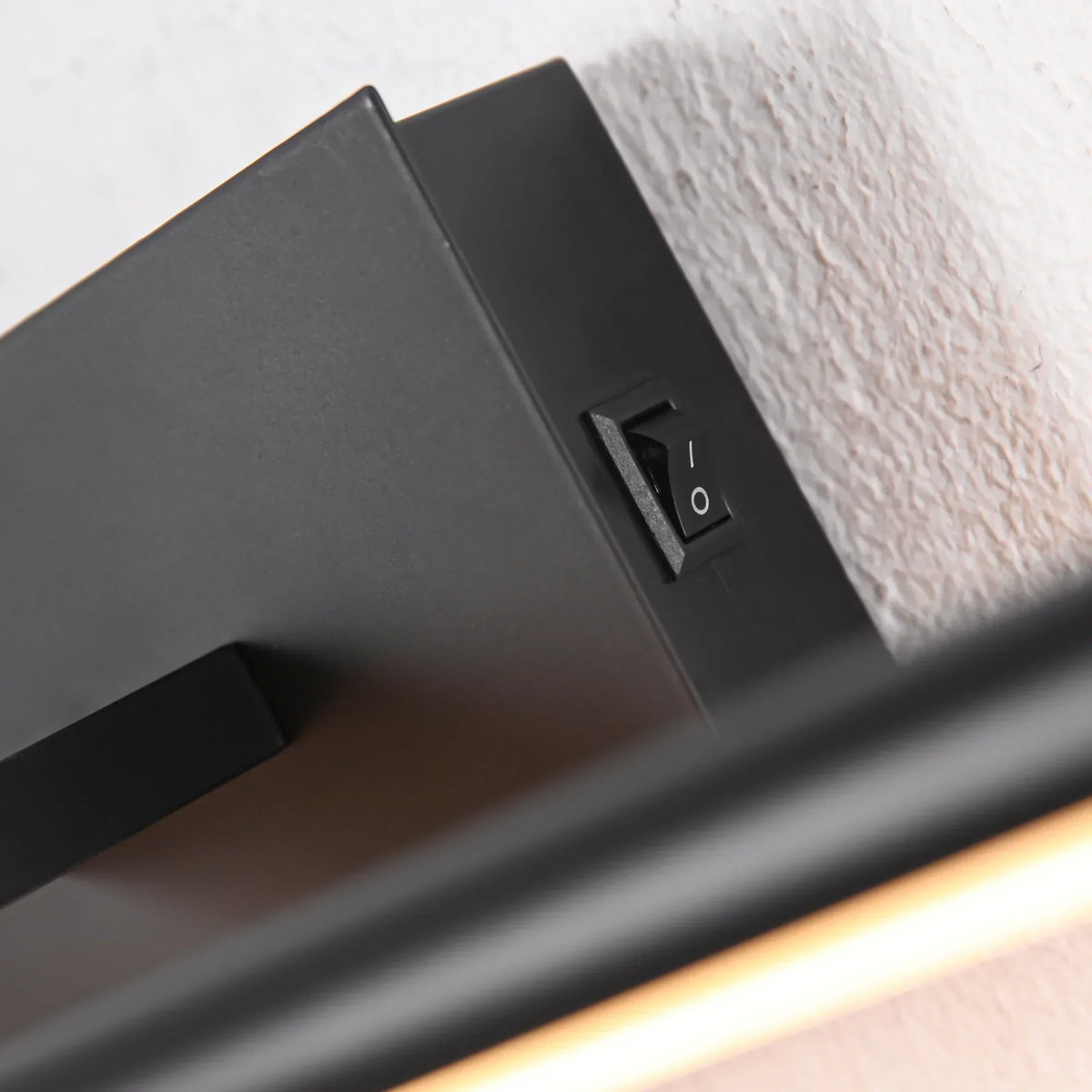 Battery-powered LED Mirror Vanity Light with Remote Control