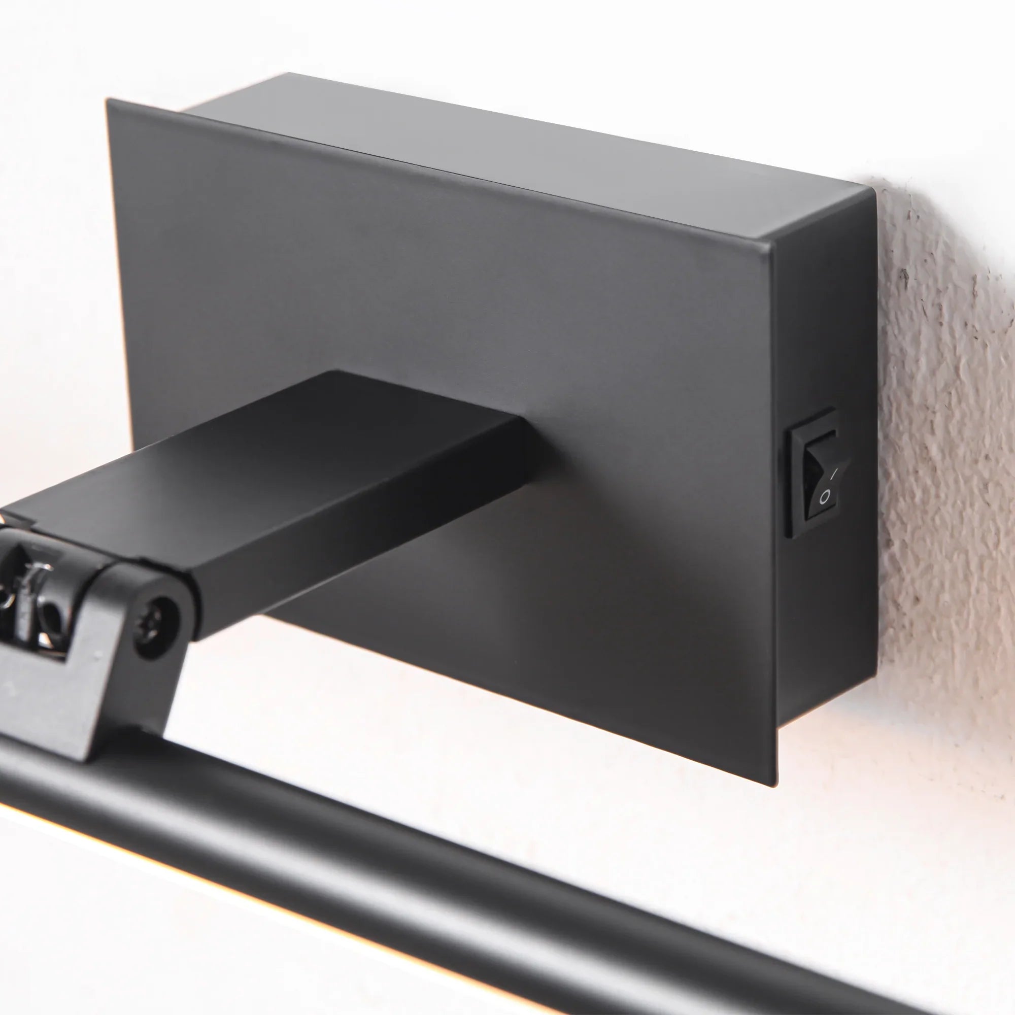Battery-powered LED Mirror Vanity Light with Remote Control